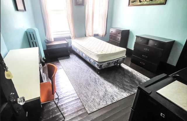 1751 Acushnet Avenue Gallery 1
