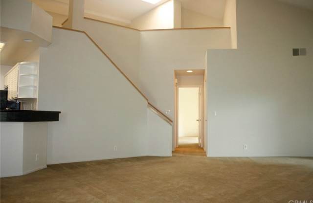 16 Scripps Aisle Gallery 4