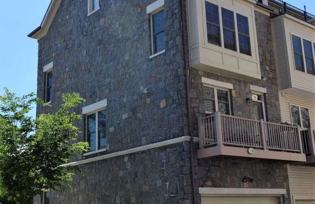 509 REGENT PLACE NE Gallery 4