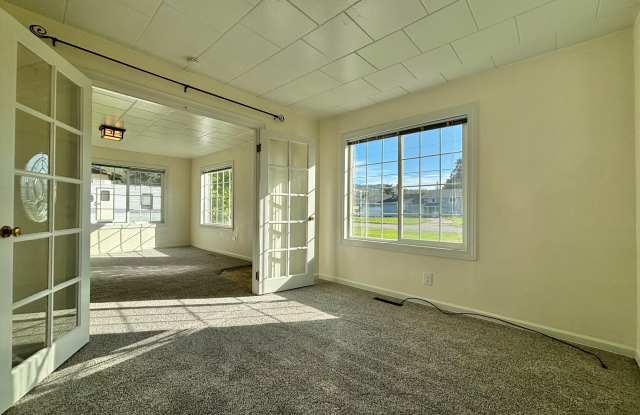 5203 North Evergreen Road Gallery 3