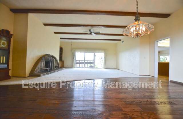 5875 N GREENTREE DR Gallery 3