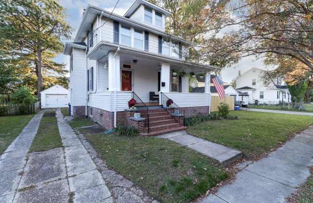Great 4 bedroom, 2 bath home with beautiful hardwood floors available in Norfolk, VA! - 3611 Orange Street, Norfolk, VA 23513
