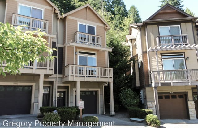 17826 NE 95th Ct - 17826 Northeast 95th Court, Redmond, WA 98052