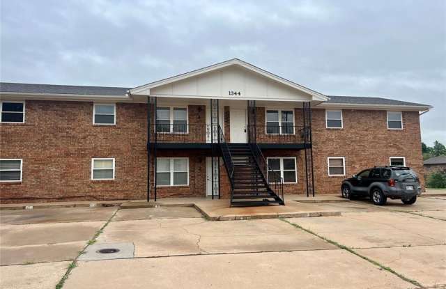 1344 Meadow Lane - 1344 Meadow Lane, Weatherford, OK 73096