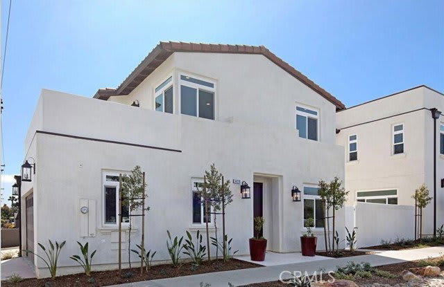 34270 Street of the Amber Lantern photos photos