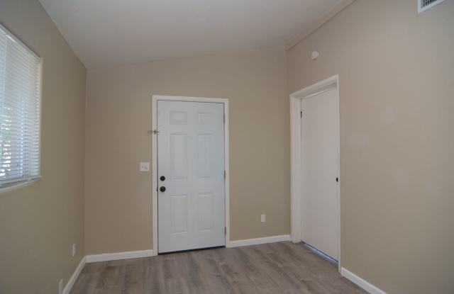 Charming 2 Bedroom 1 Bath House! Central Tucson Location! Gallery 3