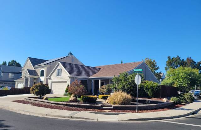 Spacious 3BR/2BA Single-Story in Brentwood with Included Landscaping & Pest Service! Gallery 3