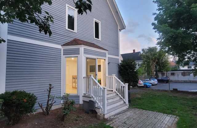 3-Story Remodelled Duplex with Central Heat, AC and 2 Parking Spots photos photos