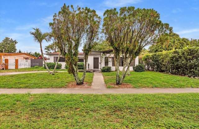 4710 NW 12th St photos photos