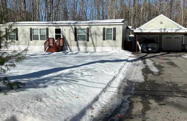 Sweet location, 3 bedroom 2 bath in Eliot Maine! 2 car garage! photos photos