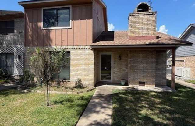 101 Maplewood Drive - 101 Maplewood Drive, Victoria, TX 77901