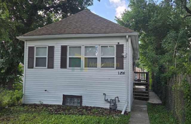 Beautifully Renovated 3 Bedroom / 1 Bathroom Home with Modern Updates photos photos