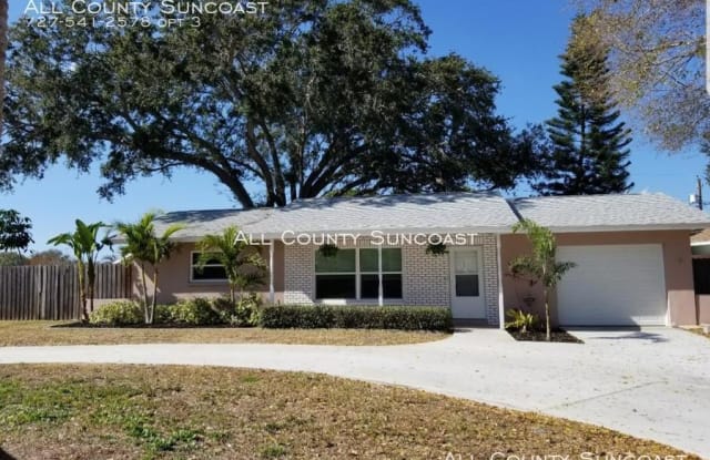 8802 109th Ln - 8802 109th Ln, Seminole, FL 33772