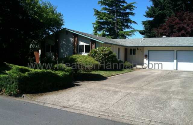 3 Bedroom House with many upgrades! - 962 Island Street, Springfield, OR 97477