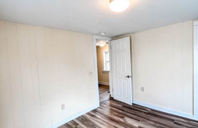 20 Cedar St, Burlington, VT | 5 Bedroom House with Private Yard & Parking | June 2027 Gallery 4