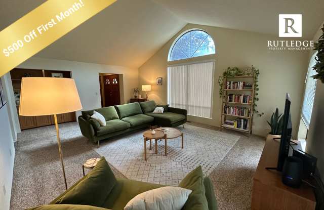 Spacious 3 Bedroom, 2 Bath Home in a Quiet Ashland Neighborhood - 2921 Grizzly Drive, Ashland, OR 97520