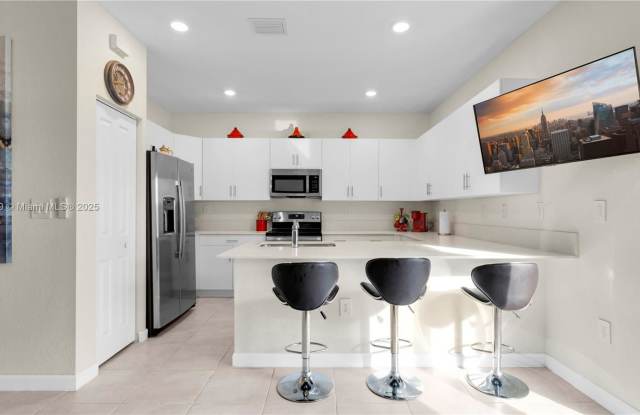 3290 West 114th Terrace Gallery 3