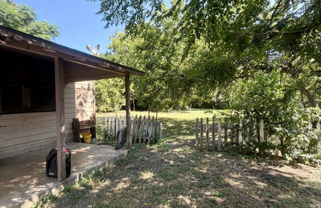 405-C Burleson Gallery 2