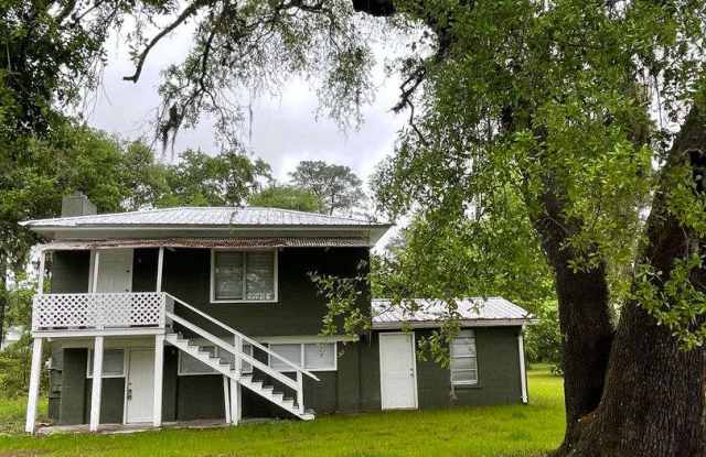 Cozy Upper Unit in Downtown Guyton – 2BR Living with Small-Town Charm photos photos