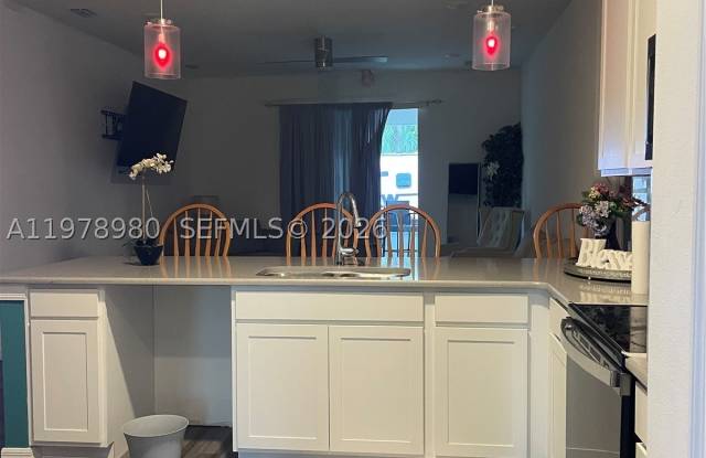 6157 NW Gatun Dr Gallery 4