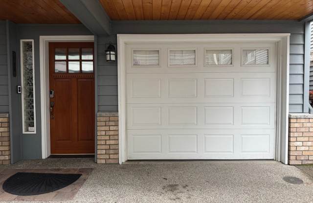 CLICK "REQUEST A TOUR" NOW! - 1131 10th Avenue East, Seattle, WA 98102