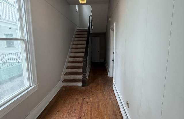 190 7TH Street Gallery 3
