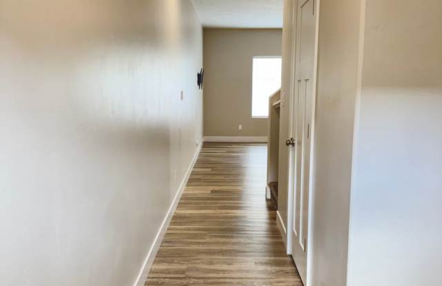 Beautiful 3 Bedroom, 2.5 Bathroom Townhome! Gallery 4