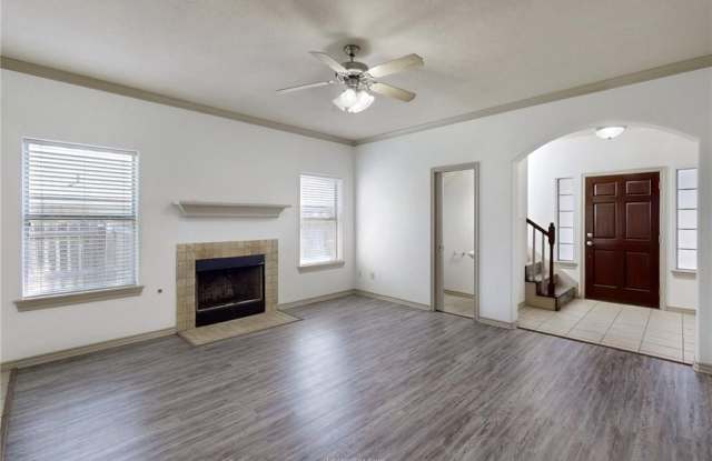 2212 Brougham Place Gallery 4