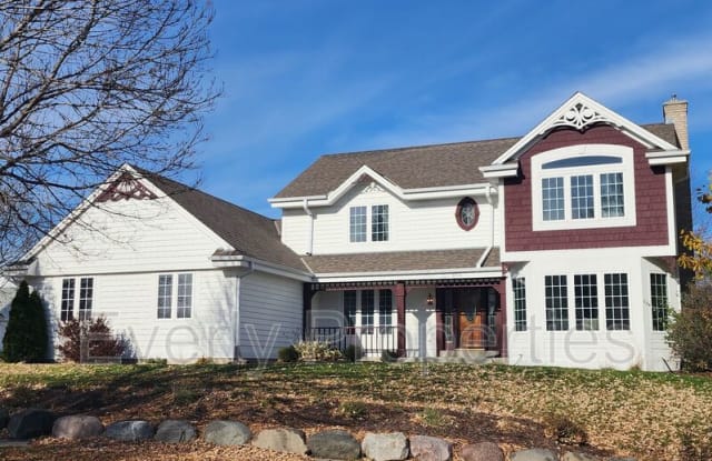 2716 Lavine Ln - 2716 Lavine Lane, Waukesha, WI 53189