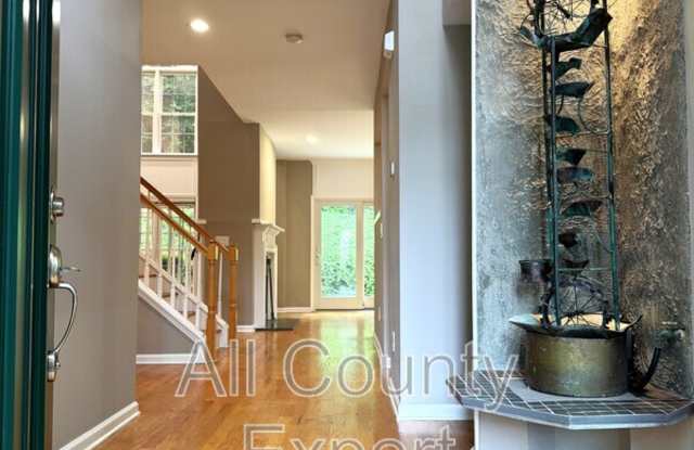 2046 Beaumont Ln Gallery 3