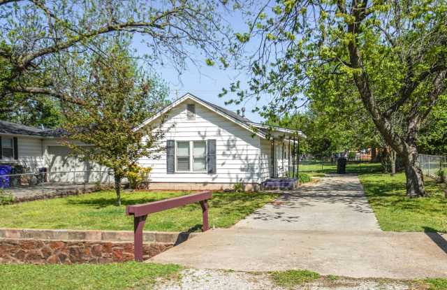 713 E Comanche St - 713 East Comanche Street, Norman, OK 73071