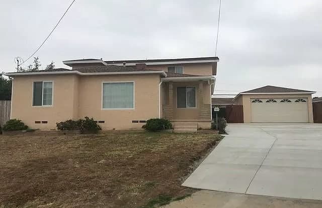 161 Twin Oaks Cir - 161 Twin Oaks Circle, Chula Vista, CA 91910
