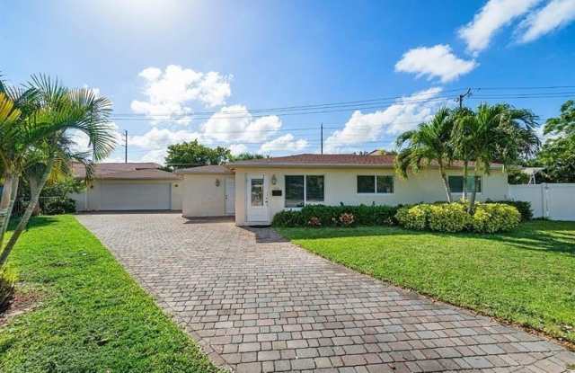 2135 NE 2nd Dr photos photos