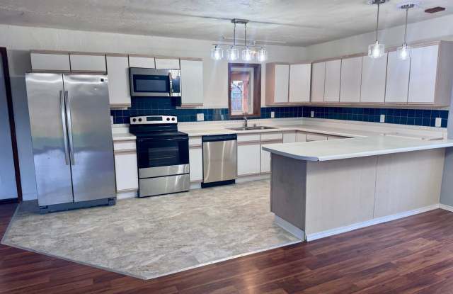 Beautiful Home for Rent in North Pole! Gallery 1
