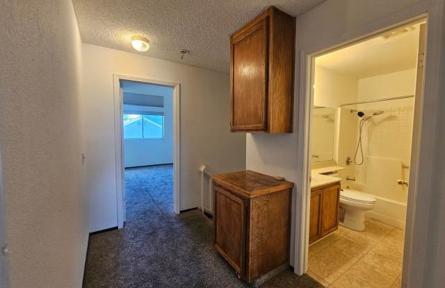 Traditional 3 bedroom 2 bath home in quiet area Gallery 4