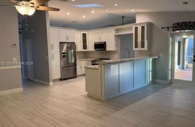 453 SW 169th Ter photos photos