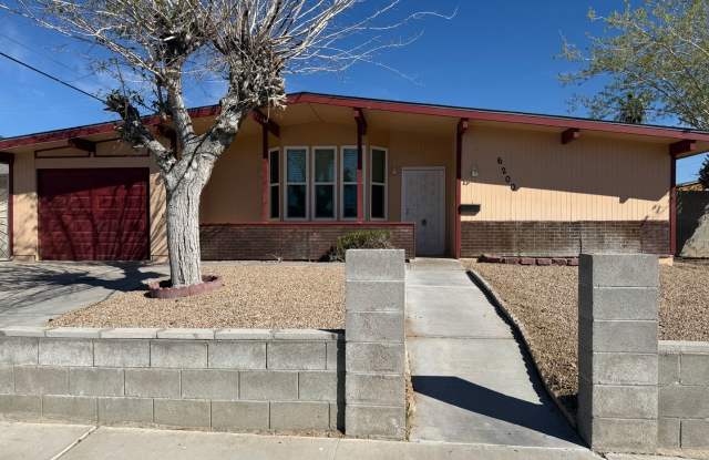 A MUST SEE 4BD/2BATH HOUSE WITH POOL! photos photos