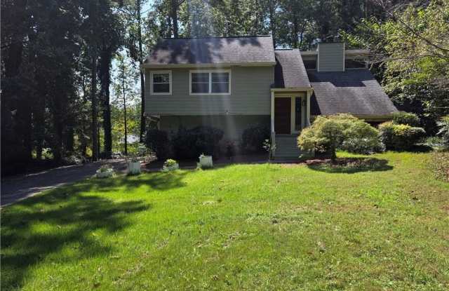 4694 Shallowford Road Gallery 2