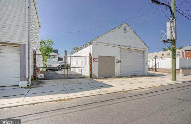 208 N BROADWAY Gallery 3