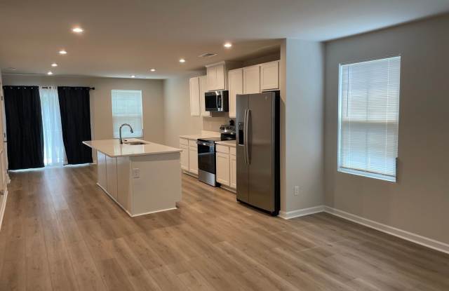 3 Bedroom 2 Bath Home in Sterling Oaks, Ash, NC Gallery 4