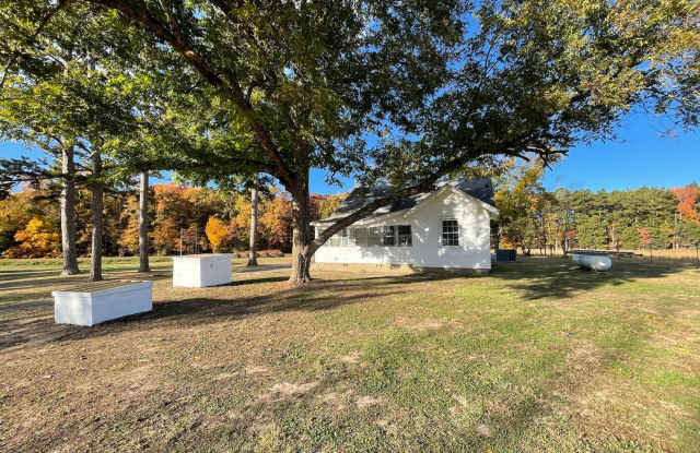 Must See Country Home Minutes to Kerr Lake Gallery 4
