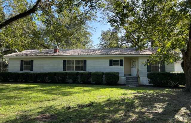 3 Bedroom/2 Bath home in Lowndes County - 6292 Barretts Road, Lowndes County, GA 31645