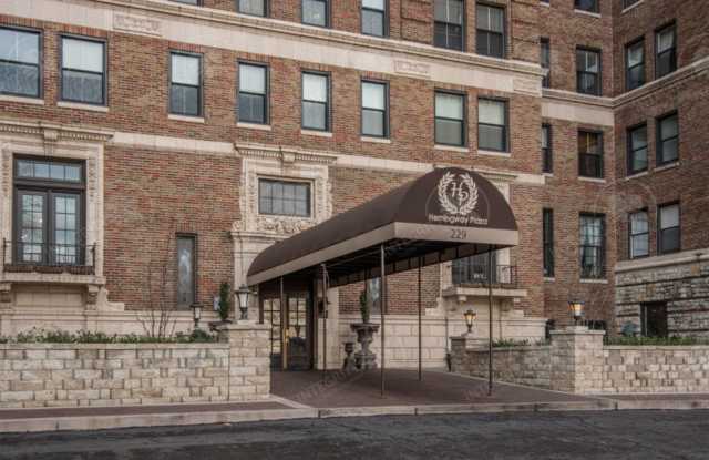 229 Ward Parkway Gallery 2