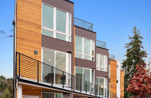Stylish, Bright and Efficient 2 bed 1.75 Bath Townhome. Walk to U-Village! photos photos