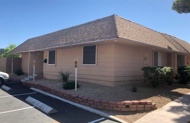 Great 2 bedroom Single Story Townhome - 2497 Paradise Village Way, Paradise, NV 89120