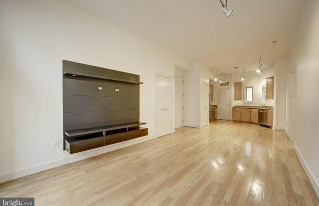 2357 CHAMPLAIN Street NW Gallery 3