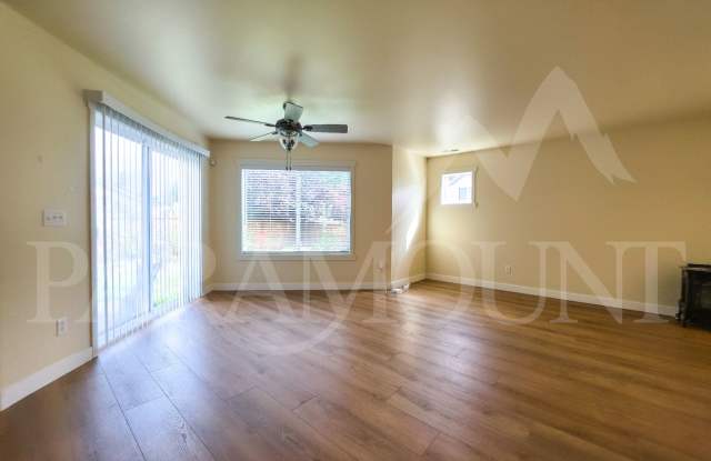 Spacious 4-Bedroom Corner Lot House in Port Orchard! Gallery 4