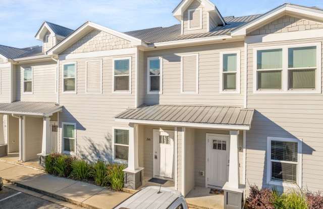 Gorgeous Townhome for rent w/ community pool! photos photos