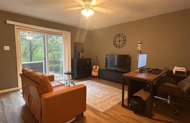 527 SYLVAN Court Gallery 4