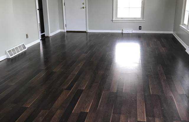 214 Jackson St - 214 Jackson Street, Benton, IL 62812